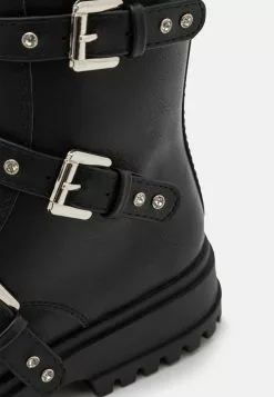 Friboo Korte Laarzen - Black 13 Friboo Korte Laarzen - Black -Friboo Winkel 38ce3b7a14804f7f9fd2559825a88fb8